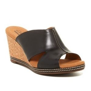 ⬇️$35 Clarks Helio Island wedge sandals 8.5